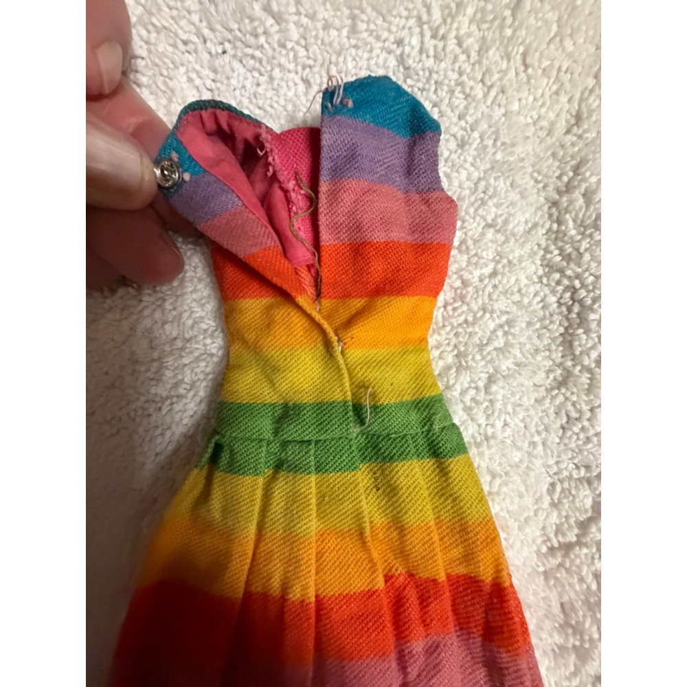 Vintage 1960s Barbie Rainbow Stripe Dress Mattel Black White Tag Doll Clothes Mo - Picture 3 of 4
